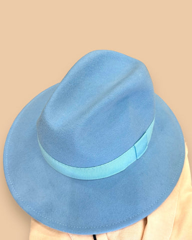 Chapeau bleu ciel