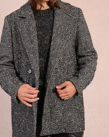 Veste à chevrons noir et blanc